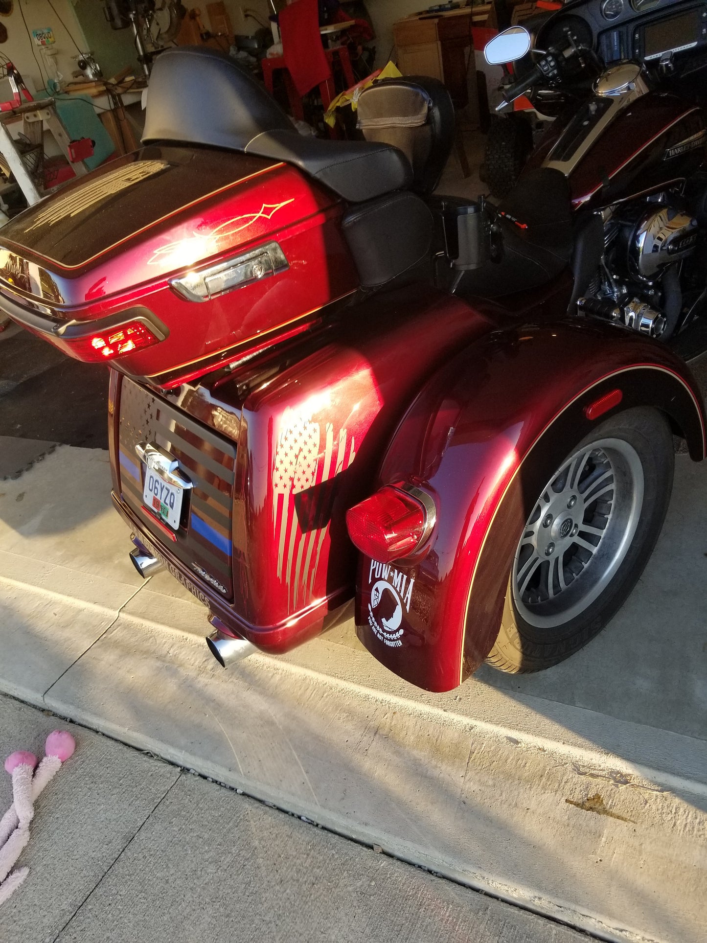 Harley Davidson Trike side of the trunk flag pair